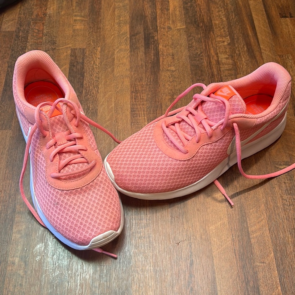 Nike tennis shoes